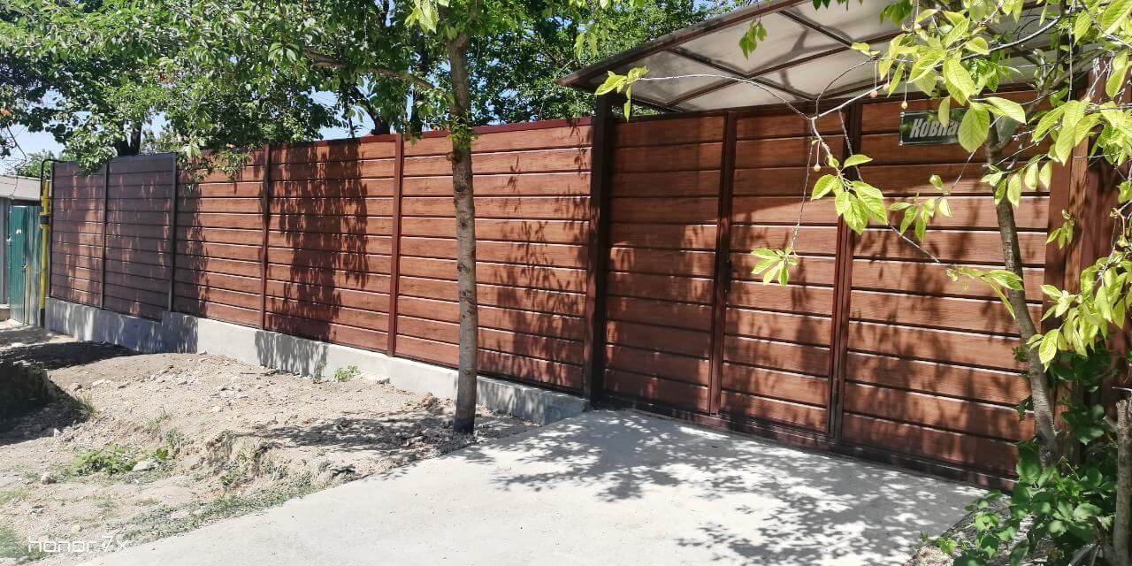 Забор из металлосайдинга ЕВРО-БРУС Каштан фото4 в Новомосковске