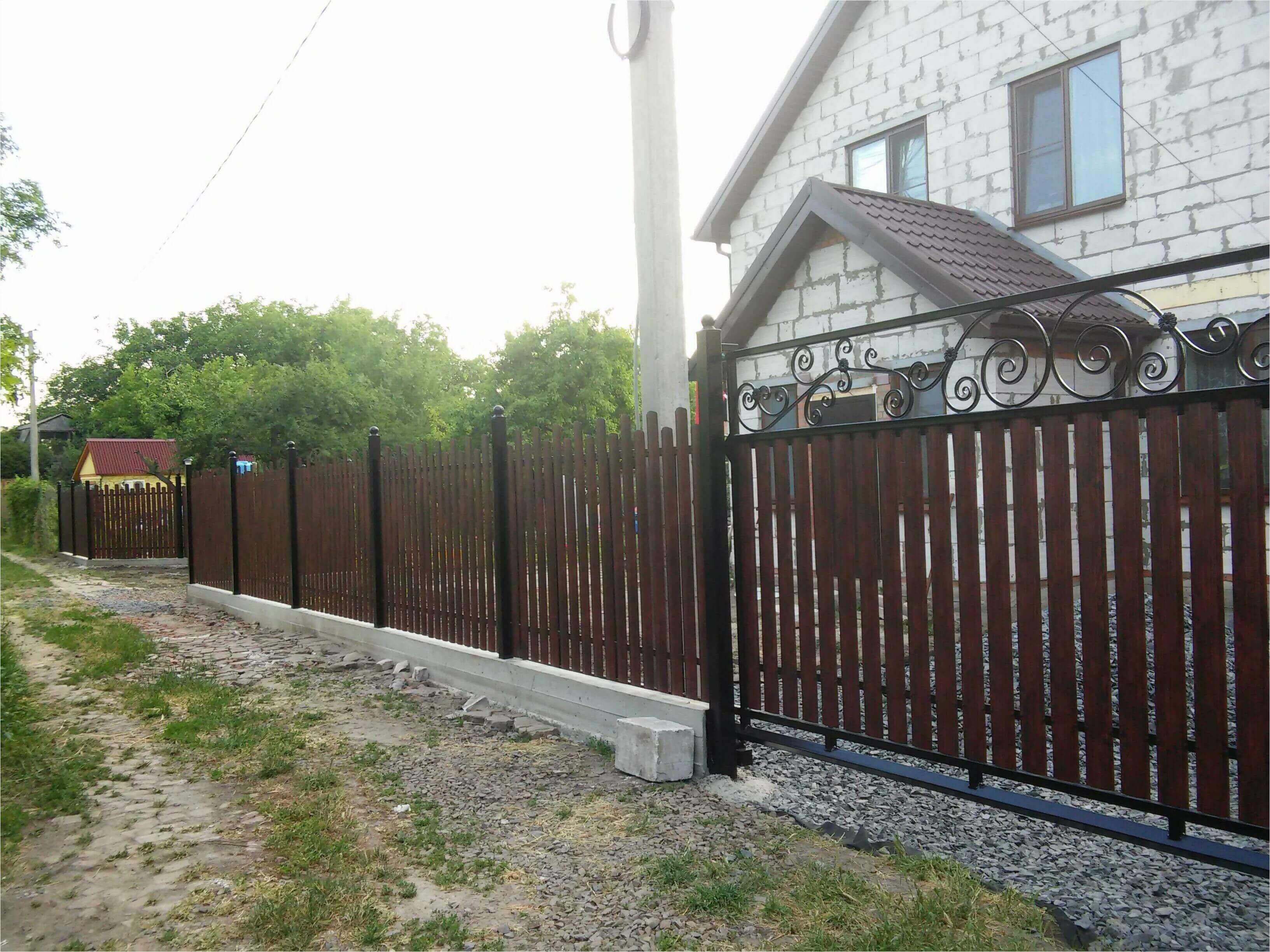Забор из штакетника 90м фото1 в Новомосковске