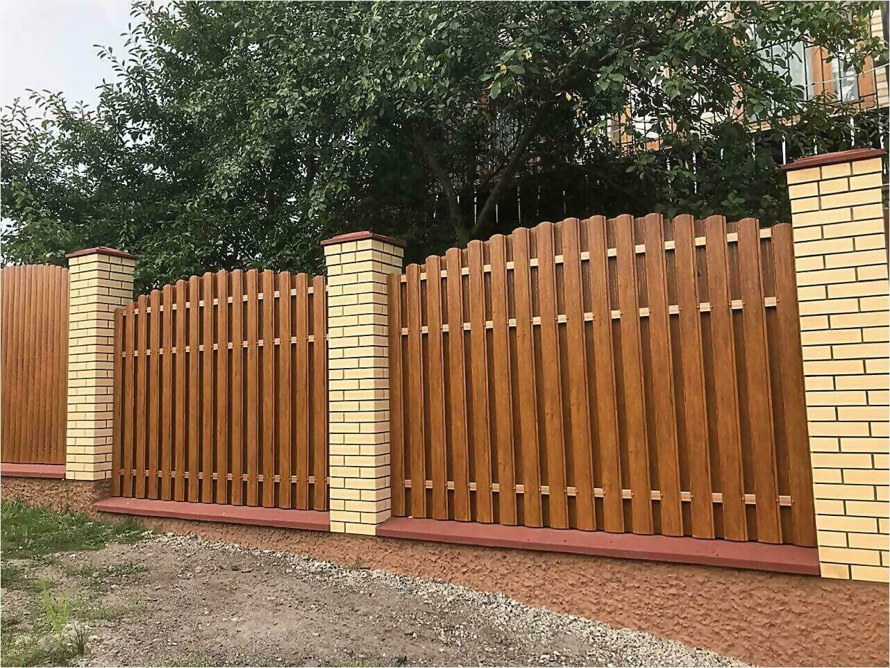 забор из штакетника 80м орех фото1 в Новомосковске