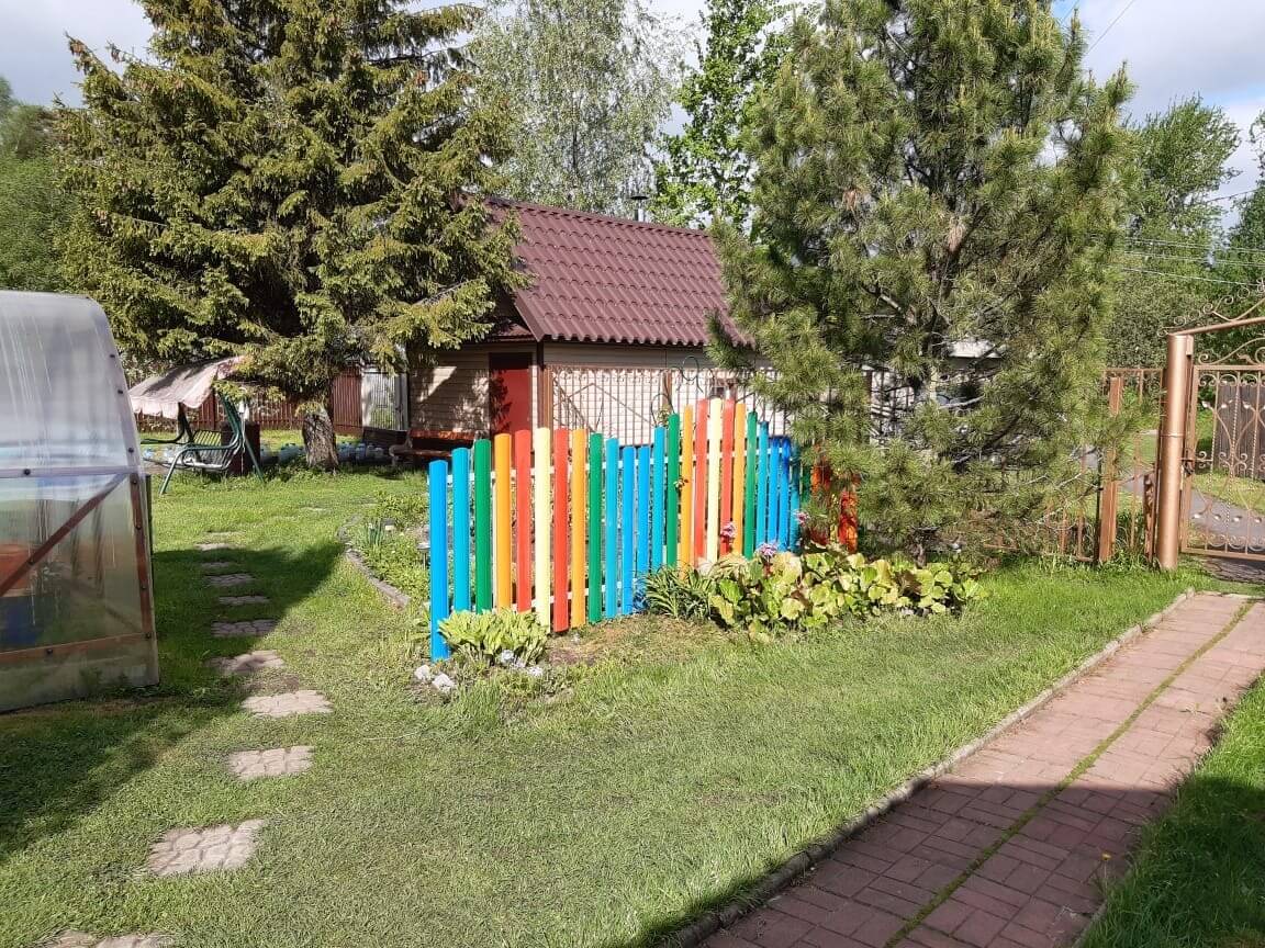 забор из разноцветного штакетника односторонний фото2 в Новомосковске