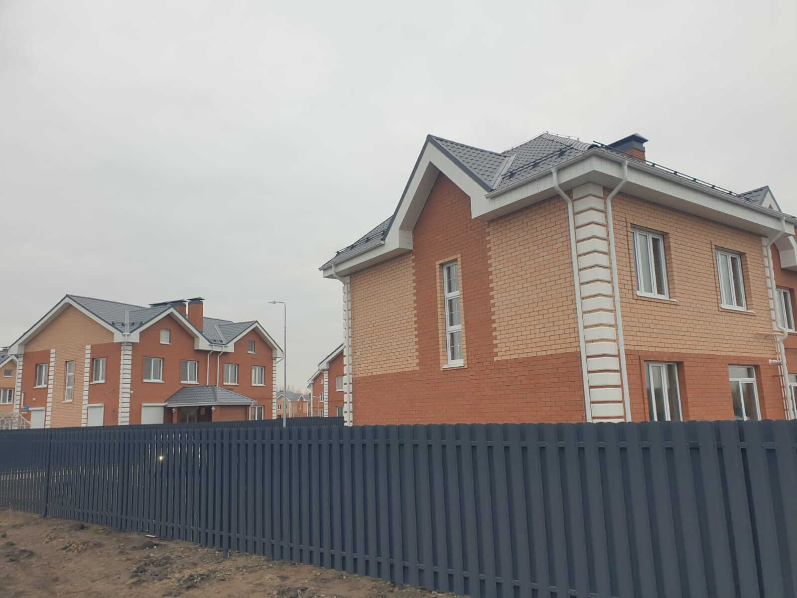 Забор из штакетника 230м Серый Графит фото1 в Новомосковске