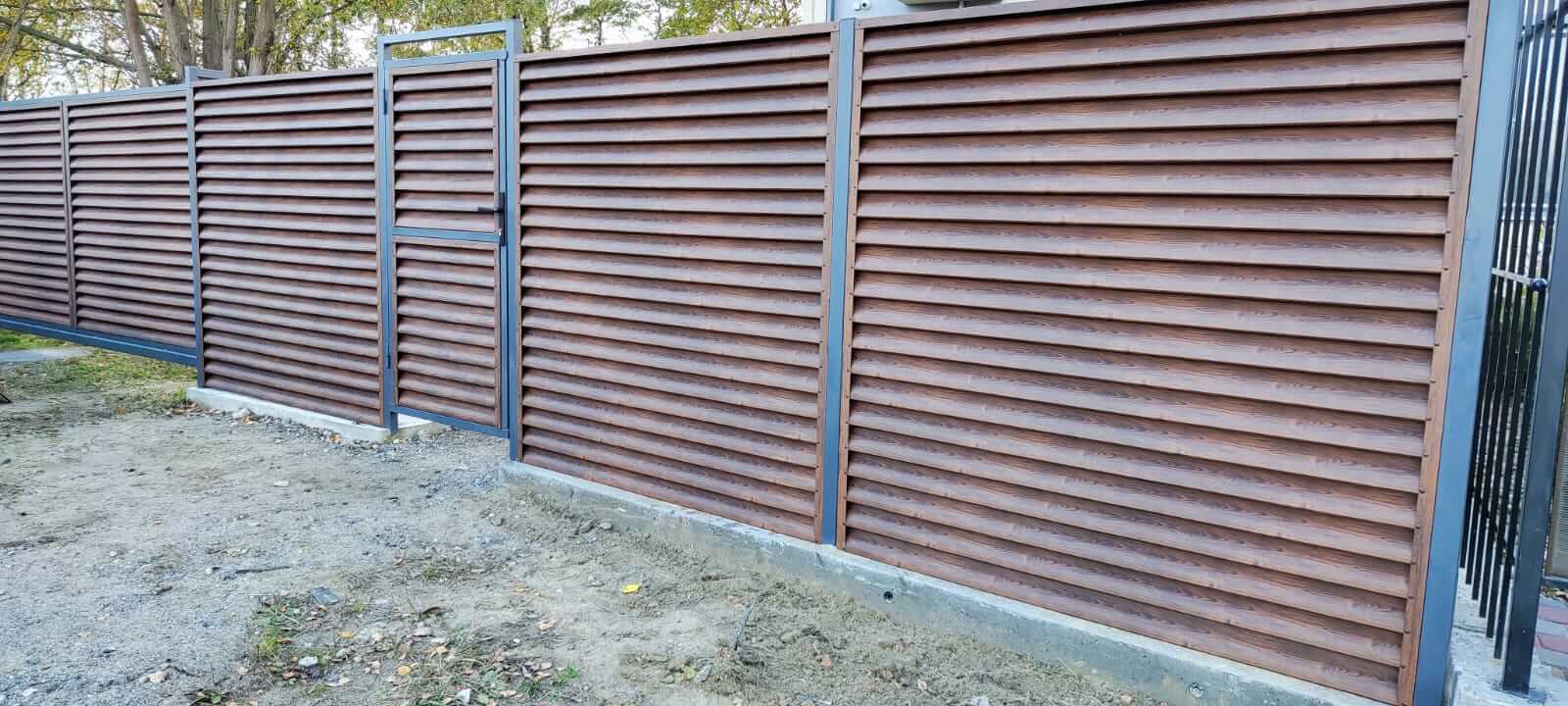забор-жалюзи с ламелями еврожалюзи printech каштан фото1 в Новомосковске