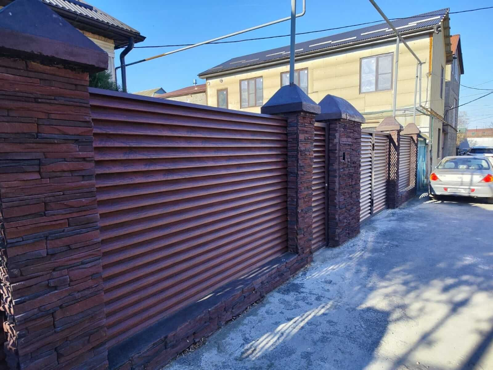 Забор с ламелями Еврожалюзи 43м Красный Каштан Printech фото 1 в Новомосковске