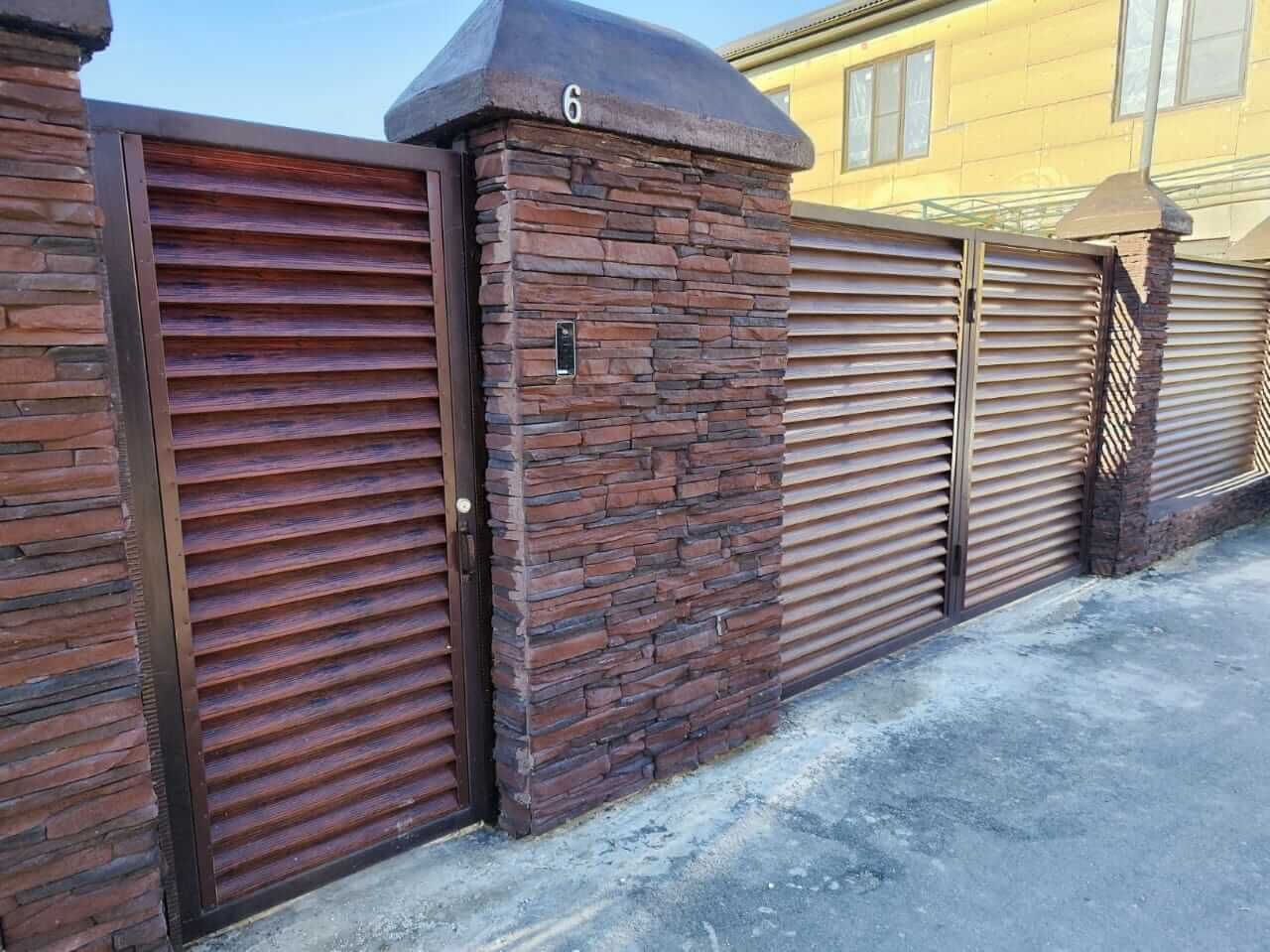 Забор с ламелями Еврожалюзи 43м Красный Каштан Printech в Новомосковске