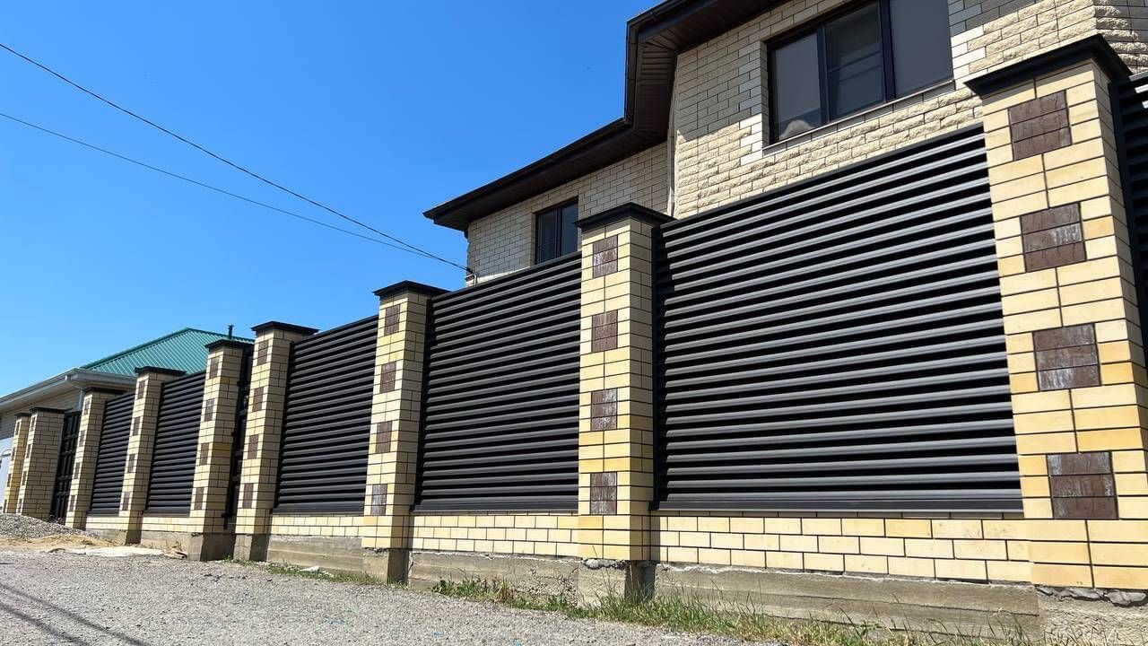 Забор-жалюзи 45м RAL8019 Темный Шоколад матовый в Новомосковске