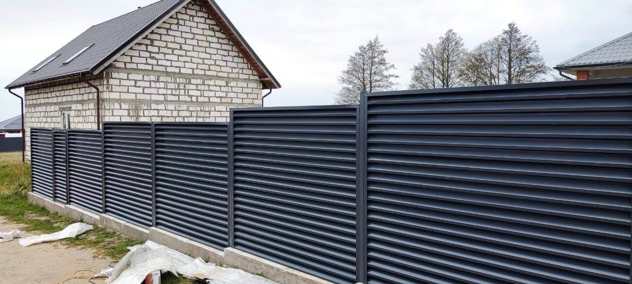 Забор-жалюзи из ламелей ЭКО-Z 24м RAL7024 Серый Графит фото 5 в Новомосковске