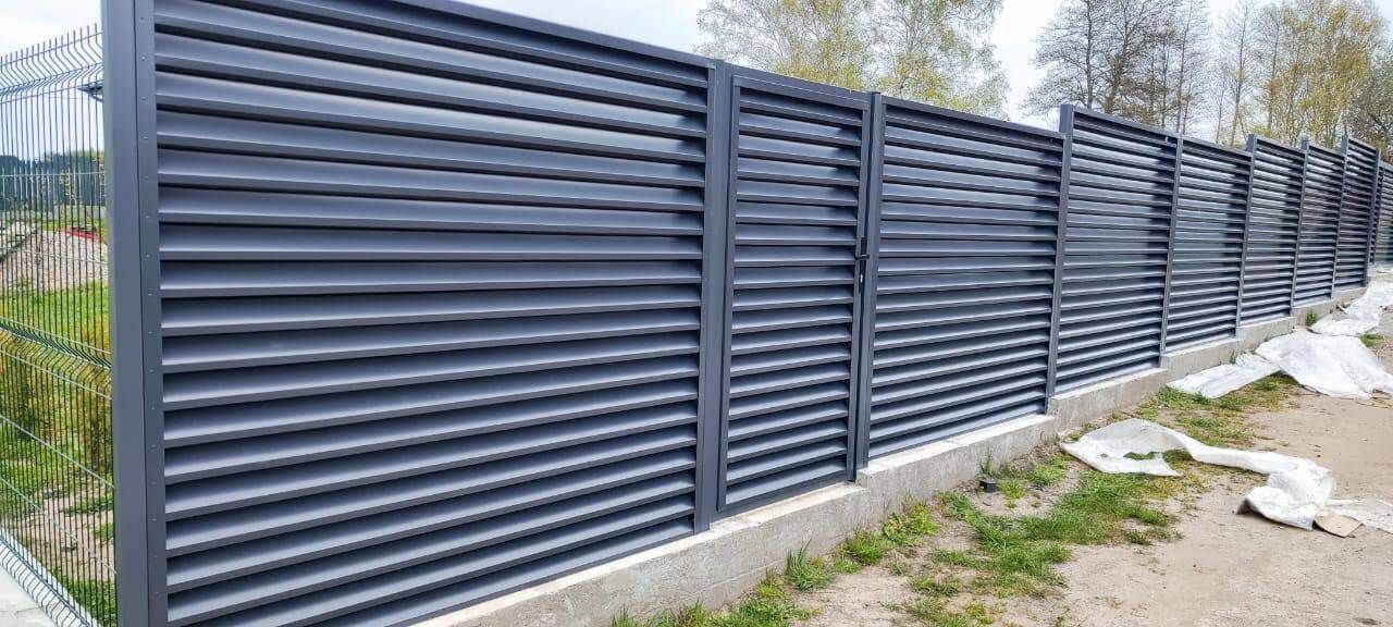 Забор-жалюзи из ламелей ЭКО-Z 24м RAL7024 Серый Графит фото 2 в Новомосковске