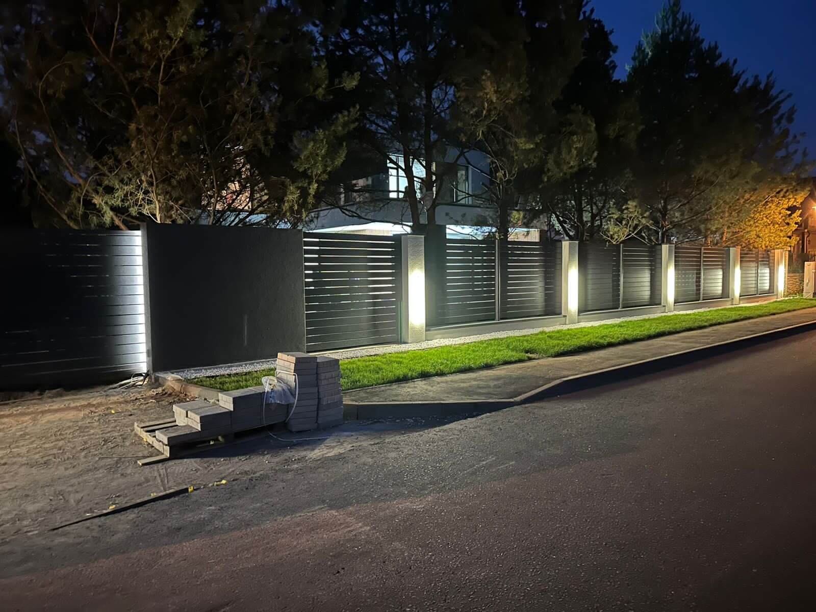 Забор-ранчо из металлопланкена 36м RAL7024 Серый Графит фото 11 в Новомосковске