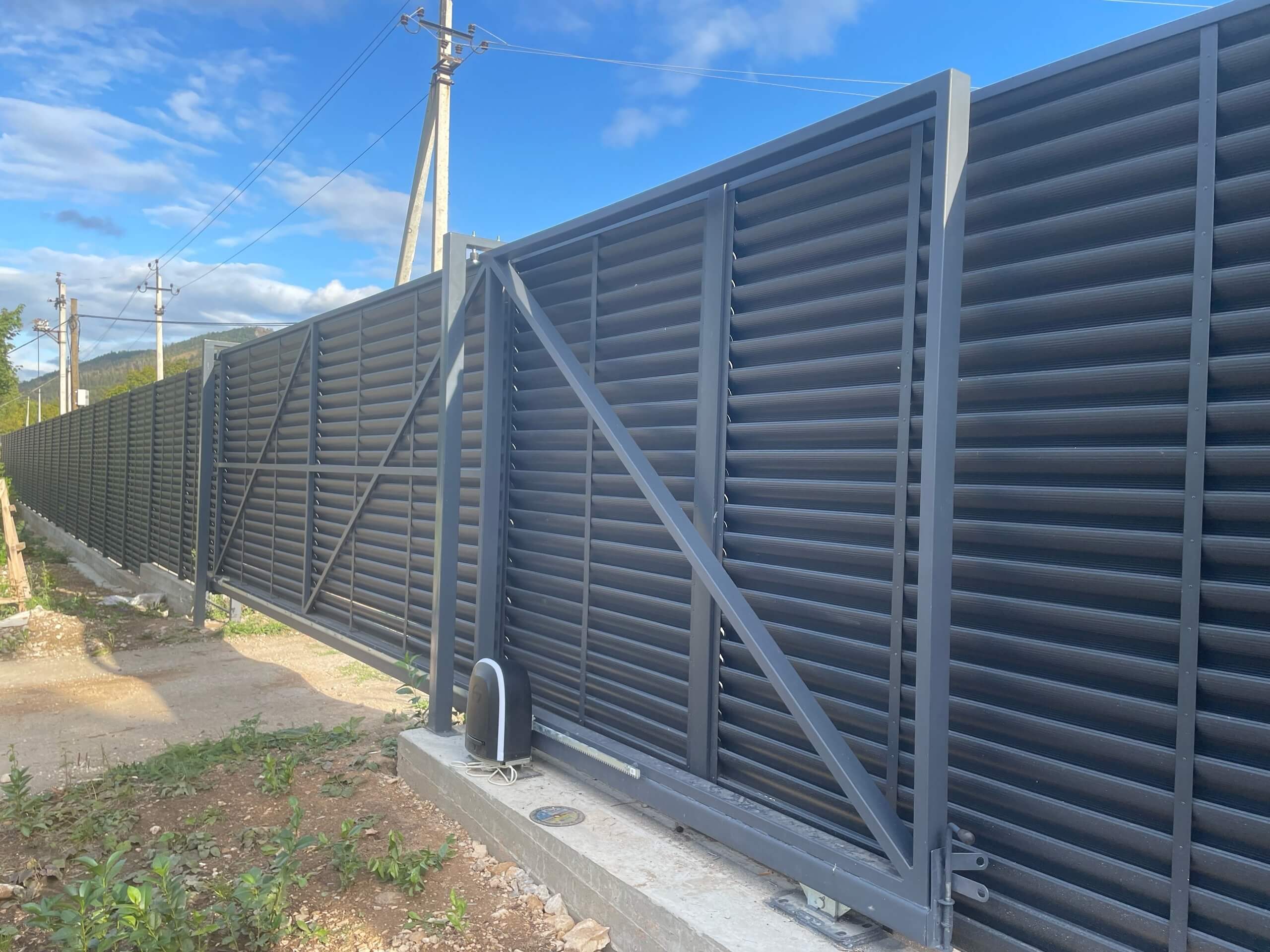 Забор-жалюзи из ламелей Еврожалюзи 250м RAL7024/7024 Серый Графит матовый фото 2 в Новомосковске