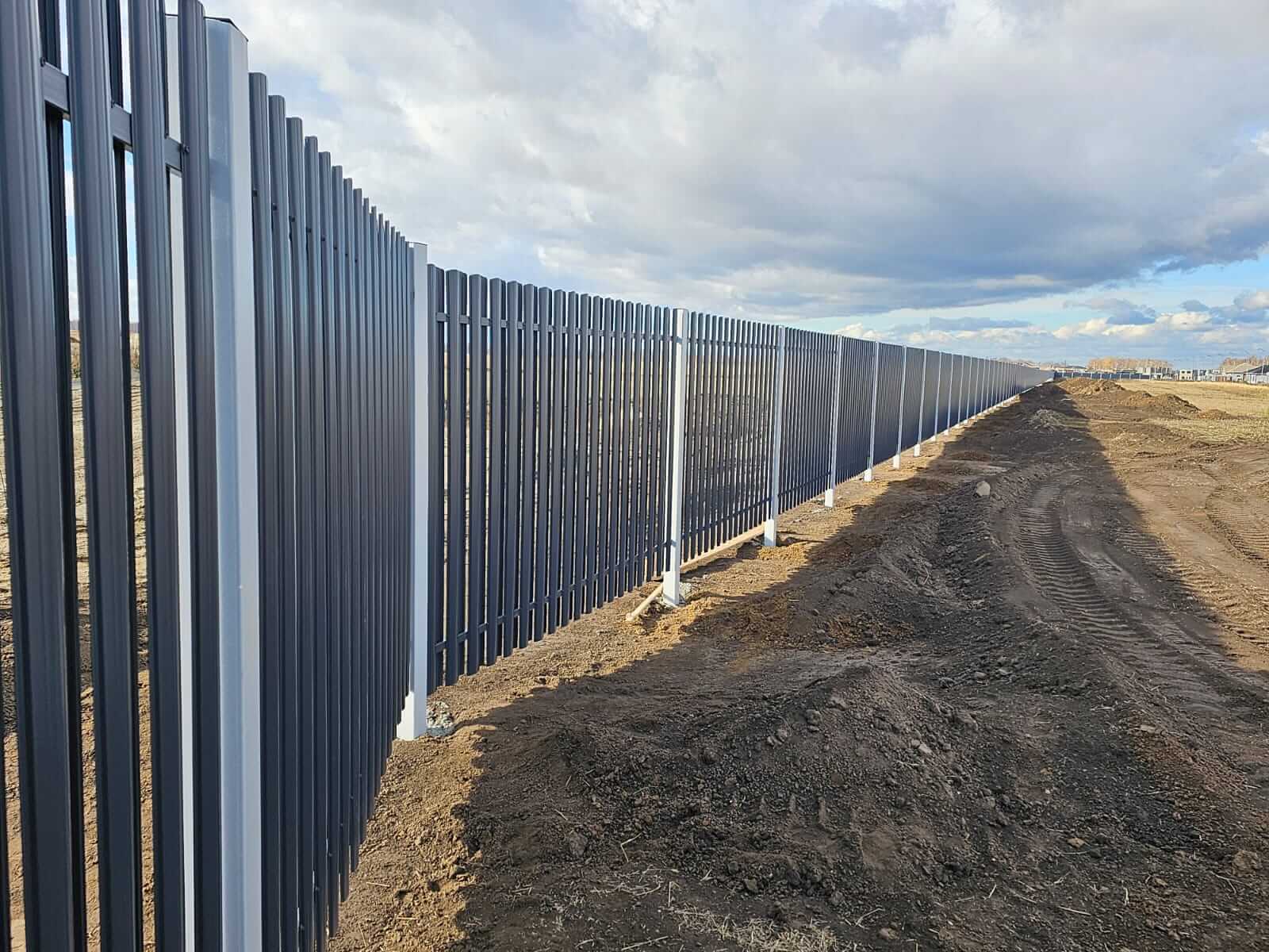 Забор из евроштакетника 234м RAL7024/7024 Серый Графит двусторонний фото 4 в Новомосковске