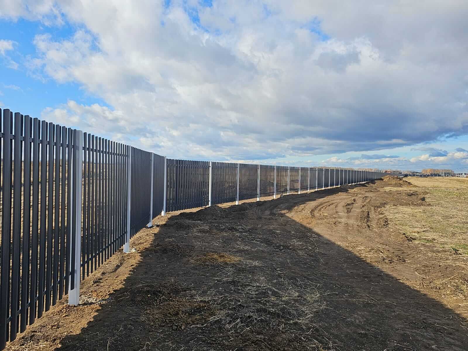 Забор из евроштакетника 234м RAL7024/7024 Серый Графит двусторонний фото 3 в Новомосковске
