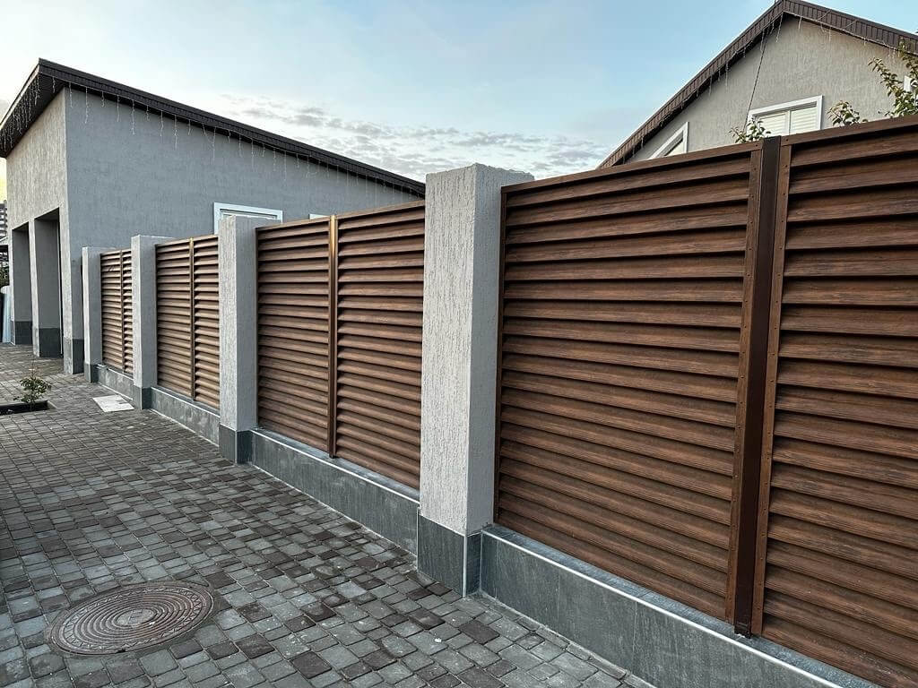 Забор-жалюзи из ламелей Еврожалюзи 23м Каштан Printech фото 2 в Новомосковске