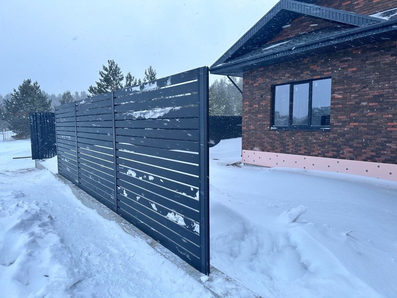 Забор-ранчо из металлопланкена 26м RAL7024 Серый Графит МАТТЕ в Новомосковске