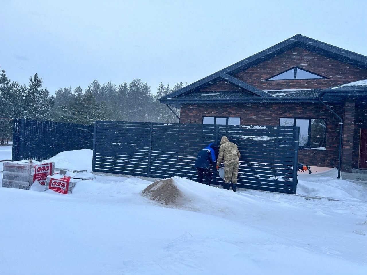 Забор-ранчо из металлопланкена 26м RAL7024 Серый Графит МАТТЕ фото 1 в Новомосковске