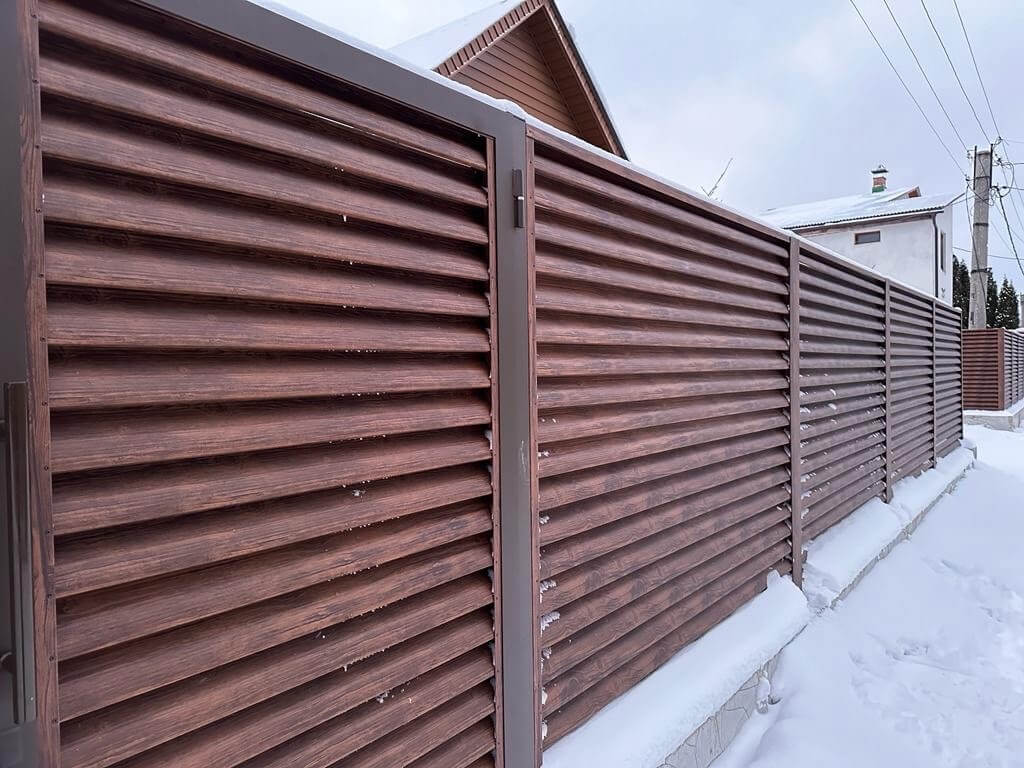 Забор-жалюзи из ламелей еврожалюзи 43м Каштан Printech фото 3 в Новомосковске