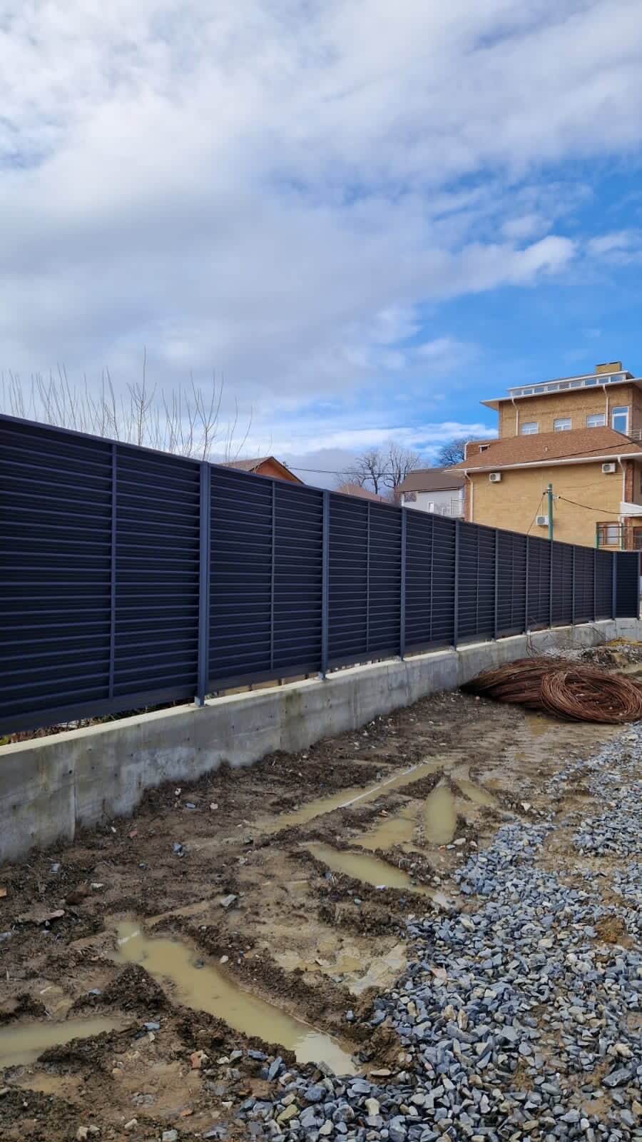 Забор-жалюзи из ламелей ЭКО-Z усиленных 87м RAL7024 Серый Графит матовый фото 6 в Новомосковске