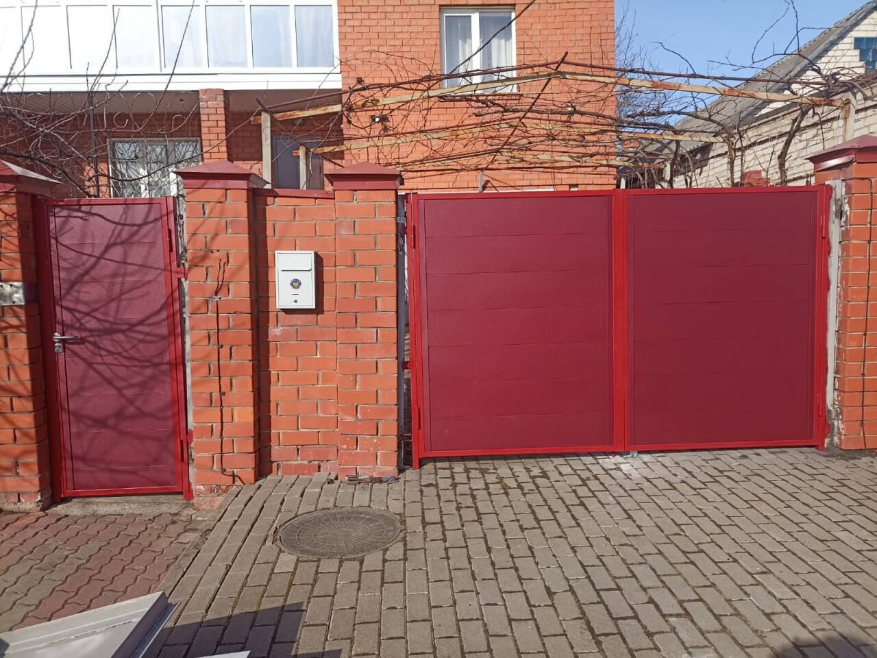 Ворота и калитка из металлопланкена 4м RAL3005 Красное Вино, Стальной Бархат в Новомосковске