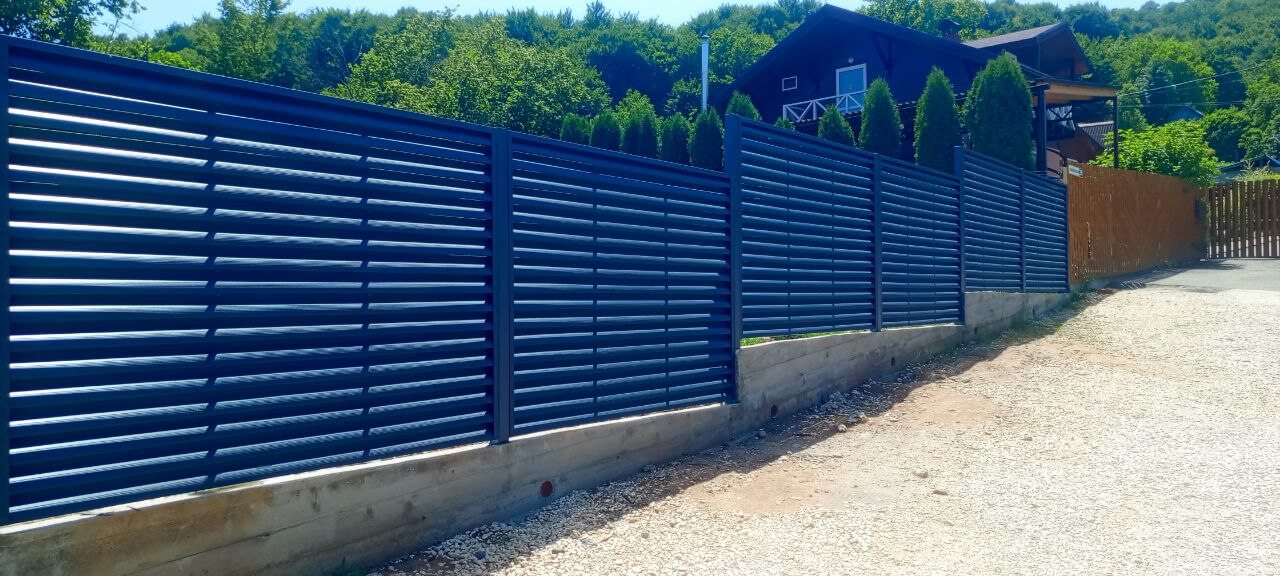 Забор-жалюзи из ламелей Еврожалюзи 53м RAL7024 Серый Графит МАТТЕ фото 12 в Новомосковске