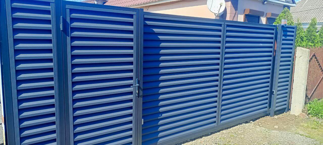 Забор-жалюзи из ламелей Еврожалюзи 53м RAL7024 Серый Графит МАТТЕ фото 10 в Новомосковске