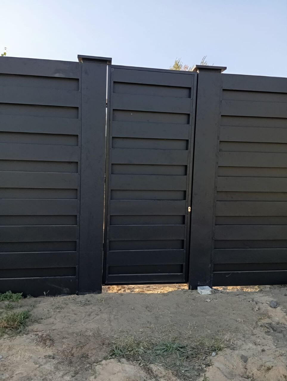 Забор-ранчо из металлопланкена 37м RAL9005 Черный МАТТЕ фото 3 в Новомосковске