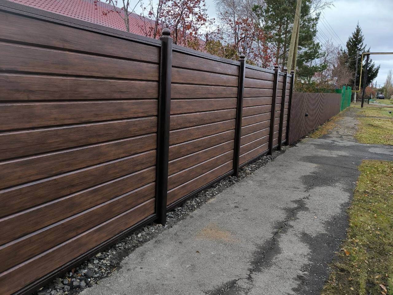 Забор из металлосайдинга Евро-Брус 46м Античное Дерево Принтек фото 1 в Новомосковске