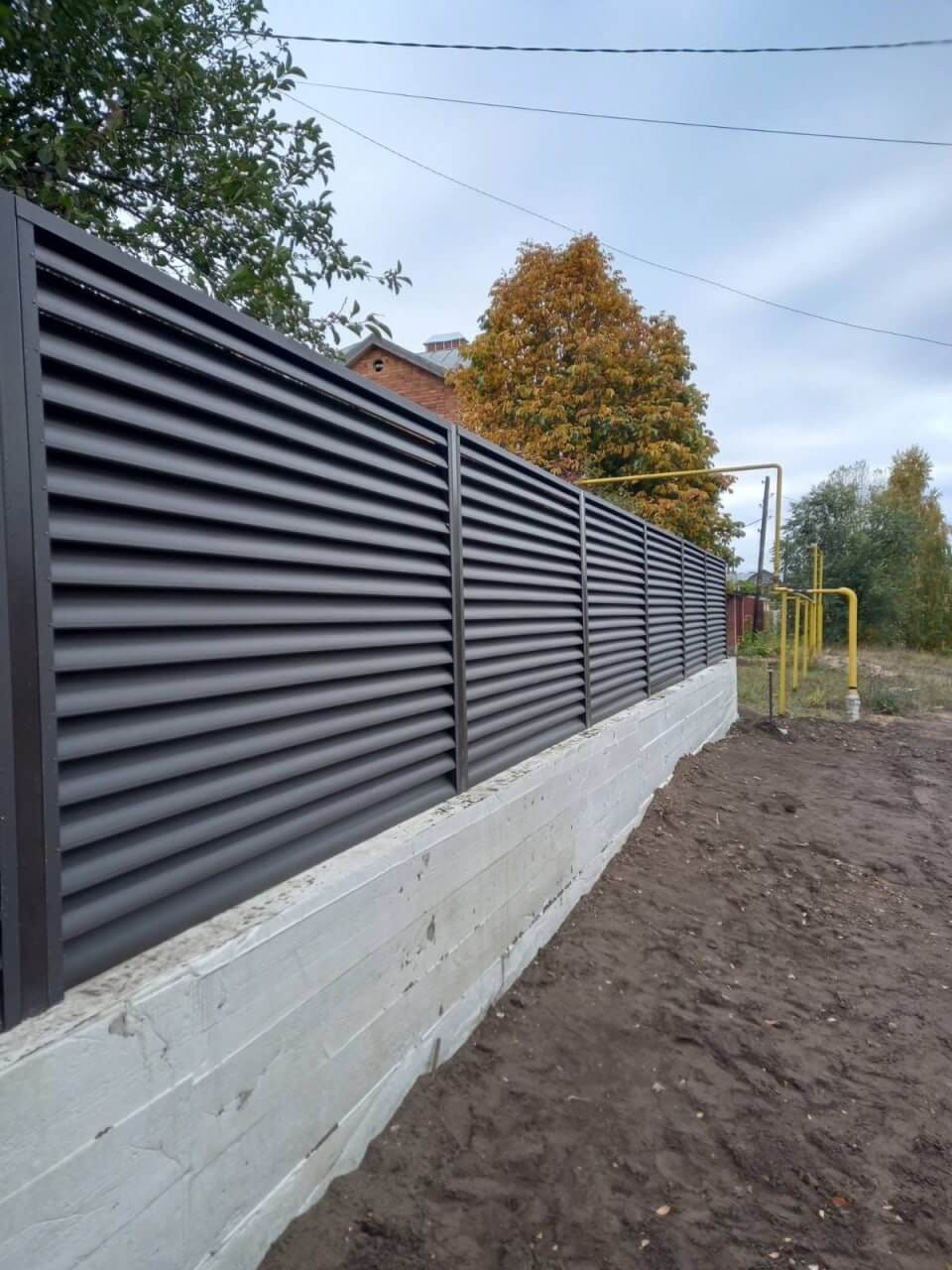 Забор из ламелей еврожалюзи 34м RAL8019/8019 Темный Шоколад двусторонний МАТТЕ в Новомосковске