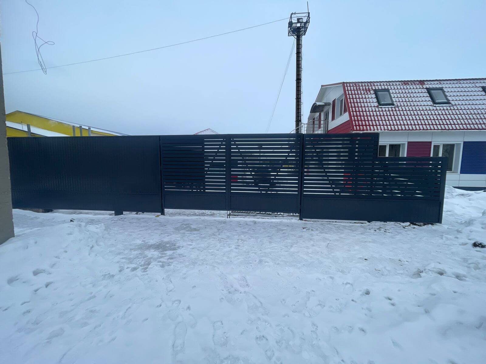 Забор-ранчо из металлического планкена 11м RAL7024 Серый Графит фото 2 в Новомосковске