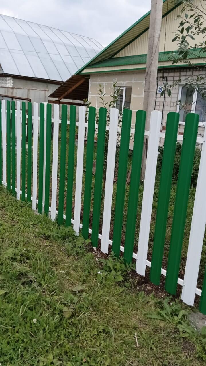 Забор из евроштакетника 10м RAL9003 Белый, RAL6029 Зеленая Мята фото 2 в Новомосковске