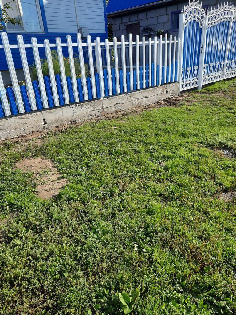 Забор из евроштакетника 14м RAL9003 Белый, RAL5005 Синий Сигнал фото 3 в Новомосковске