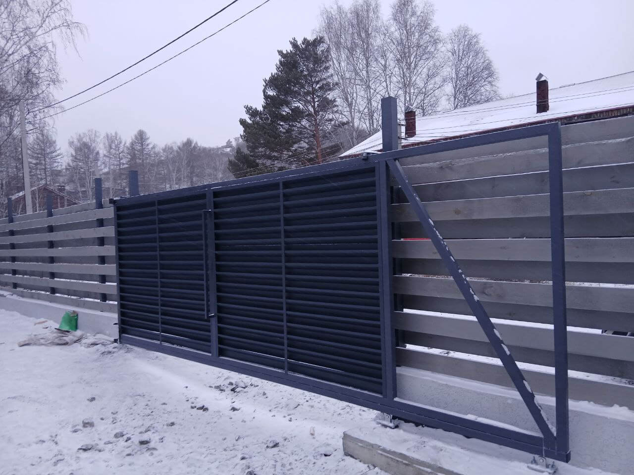 Входная группа из ламелей Хай-Тек RAL7024/7024 Серый Графит двусторонний МАТТЕ фото 4 в Новомосковске
