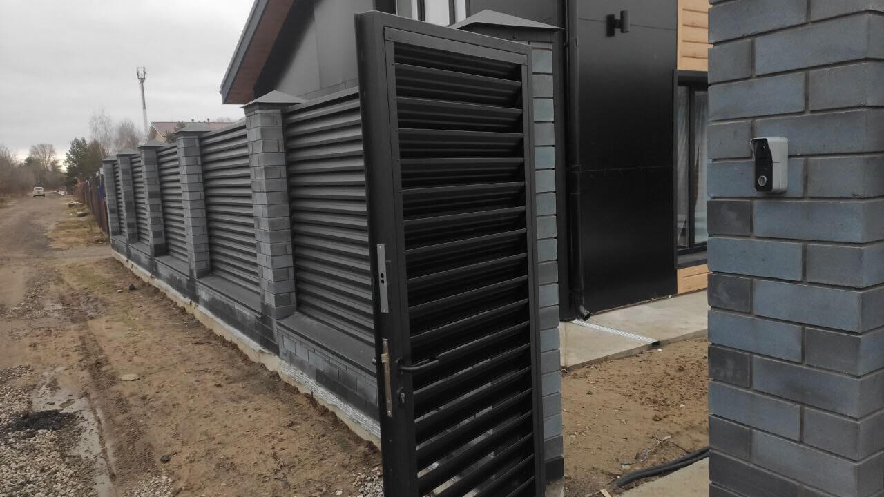 Забор-жалюзи из ламелей ЭКО-Z 17м RAL9005/9005 Черный МАТТЕ фото 1 в Новомосковске