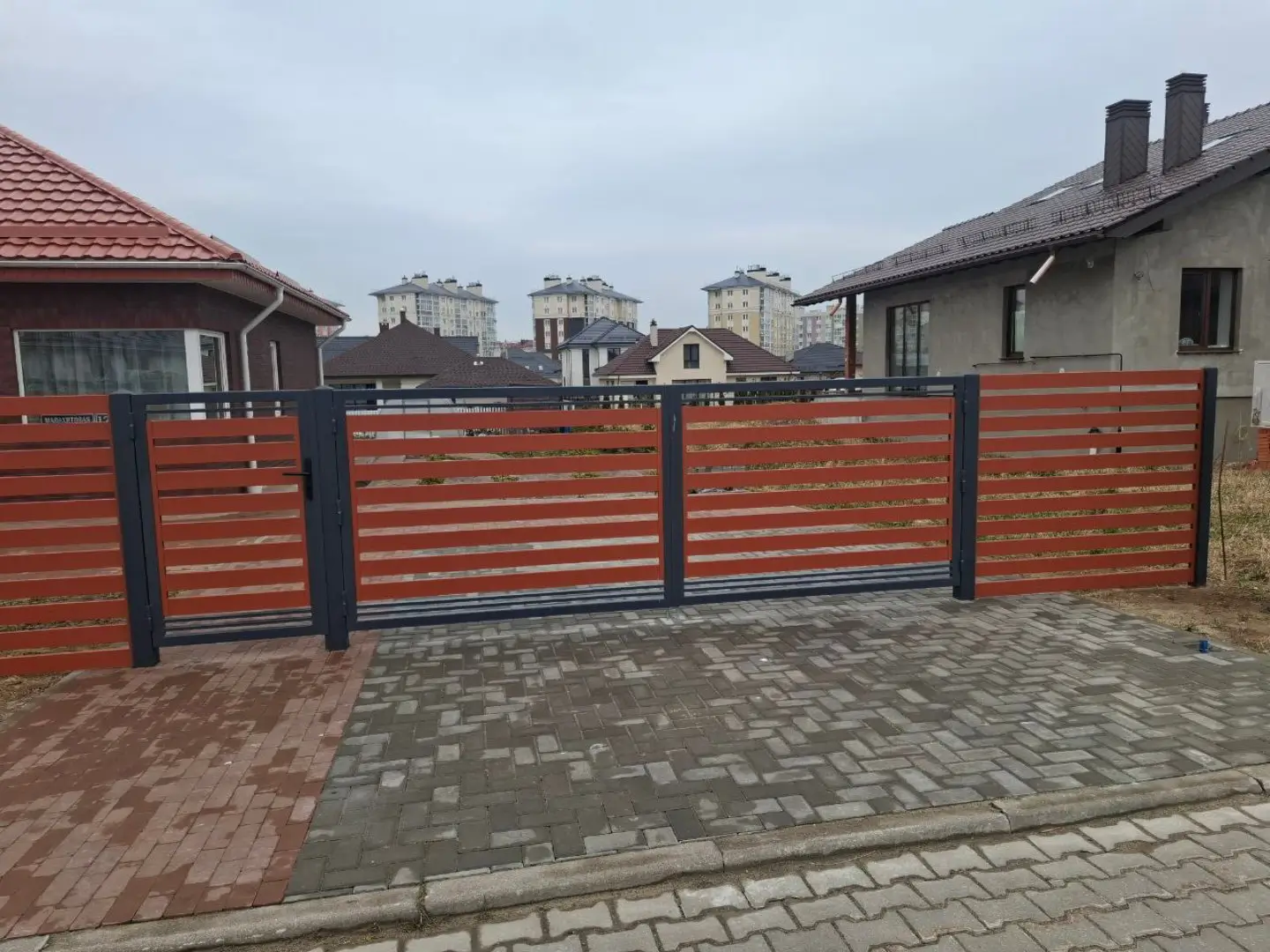 Забор-ранчо из металлопланкена 18м RAL8004 Терракотовый фото 2 в Новомосковске